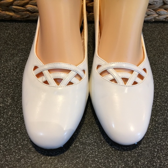 Hush Puppies Soft Style White Slingback Shoes - Picture 3 of 16